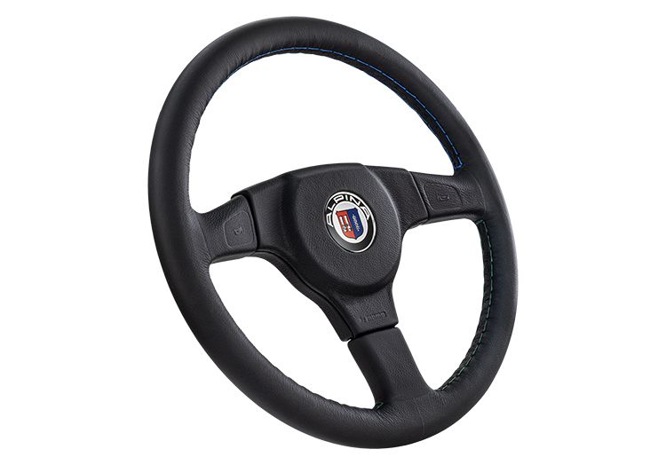 momo ステアリング 3スポーク 黒 V35 momo ステアリング 3スポーク 黒