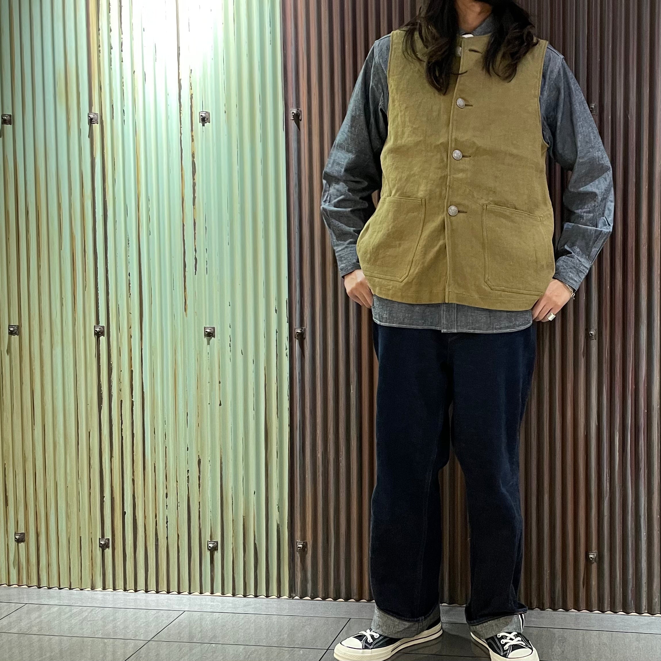 夏の主役に-JERKIN VEST REV HEMP CANVAS – ナイジェル・ケーボン