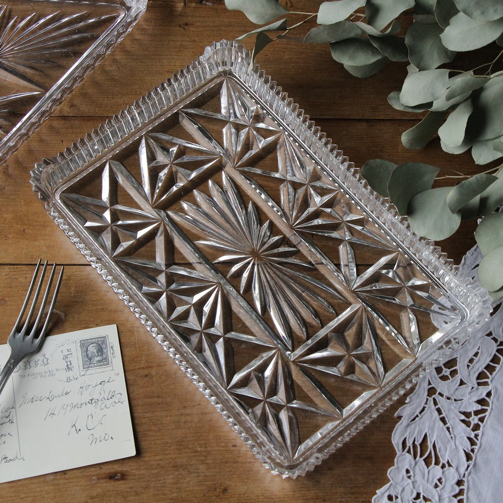 カットが美しいガラストレー イギリスアンティークガラス雑貨