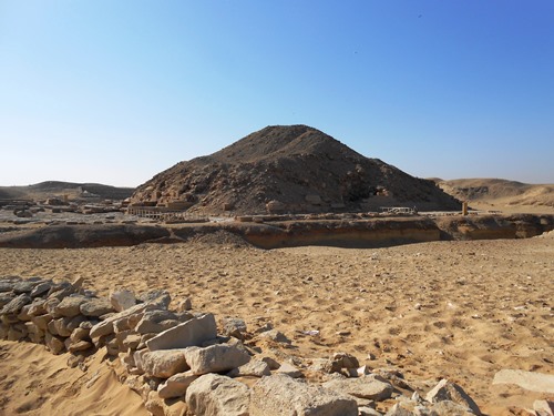 壁一面に刻まれたヒエログリフ！死者の書の元となったピラミッド