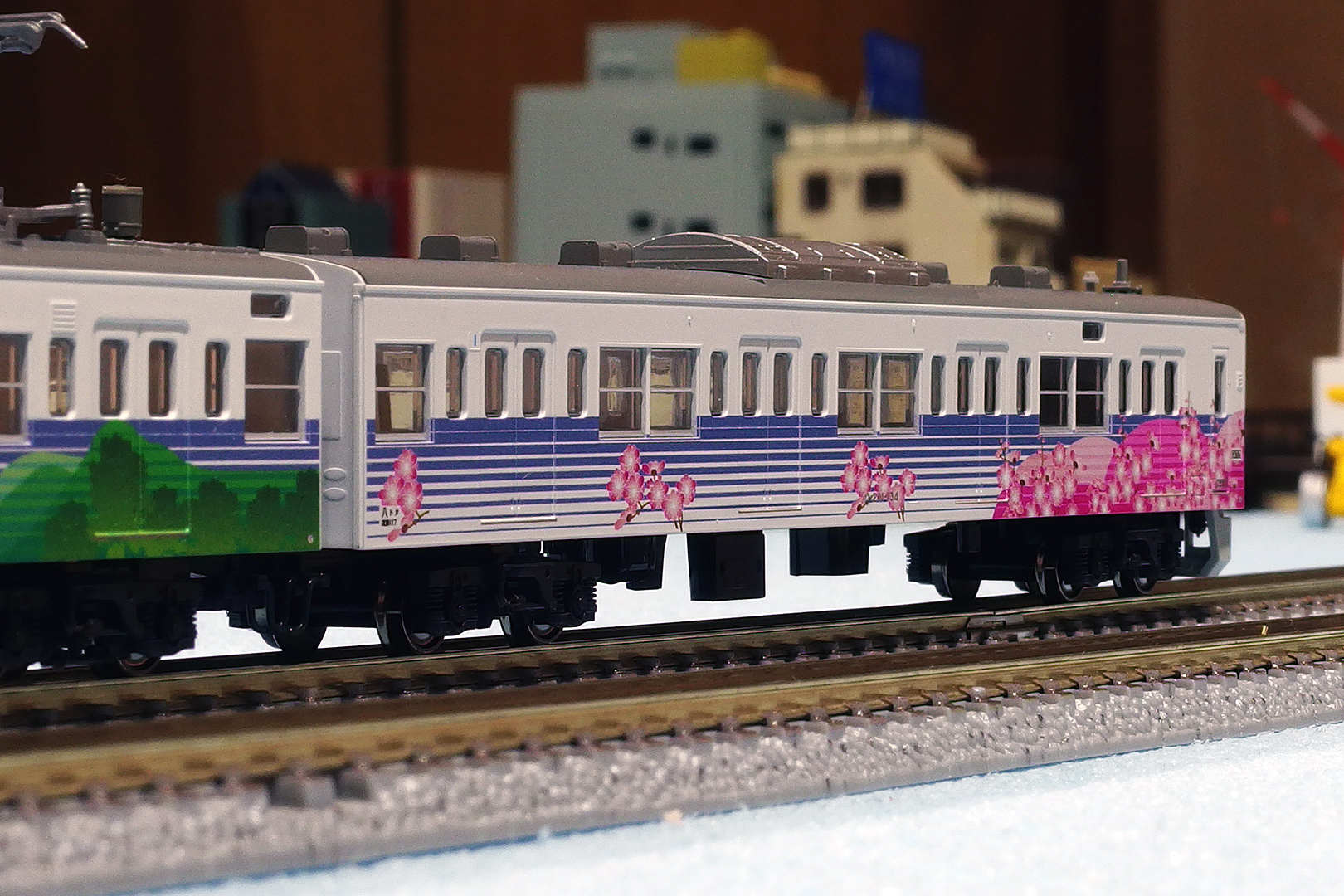 KATO 10-919 201系 四季彩タイプ 4両セット 入線: Nゲージ立川駅