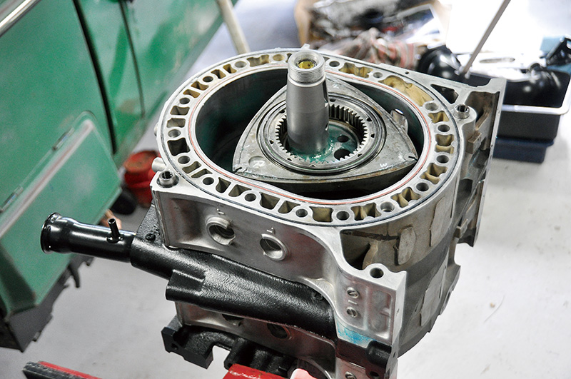 地獄絵図“13Bロータリーエンジン”修理記 ｜ 人生を楽しくするクルマ