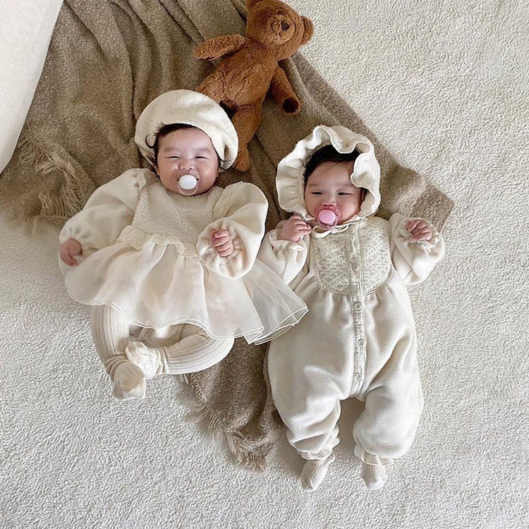 特別な日にも🏰🤍】ホワイトボアロンパース（ボンネット付き） – PetitKid