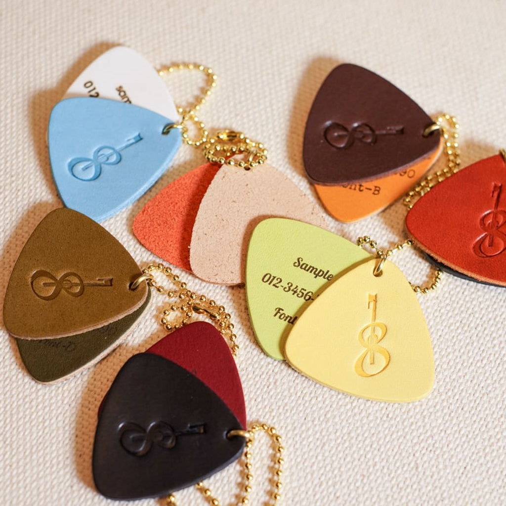 ギターピック型キーホルダー｜名入れサービス無料 – 708works｜ギター