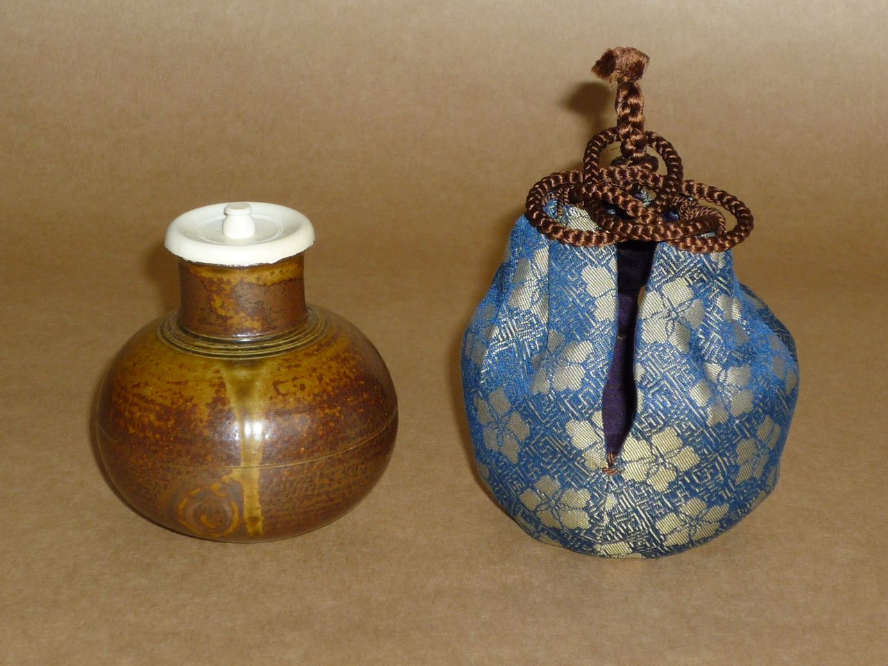 No.0077 利休丸壺茶入 笹田仁史 仕覆：藤種緞子 価格：15,000円 翔雲堂岡本