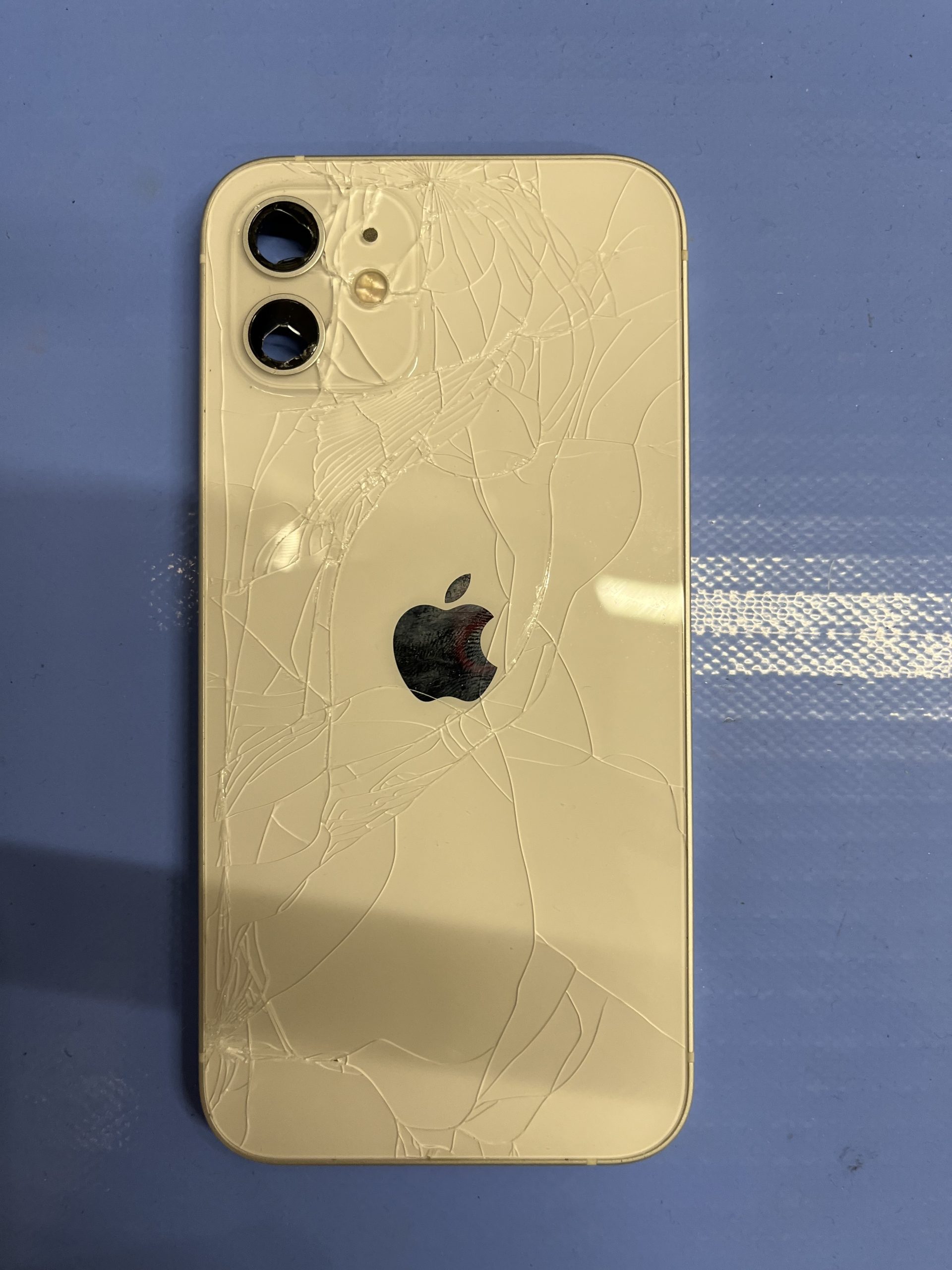 京都市山科区より iPhone12 背面割れ修理のご依頼！ |