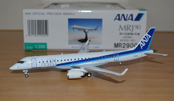U*F様 ANA MRJ90 ソリッドファスレージモデル 1:100 飛行機模型 U*F様