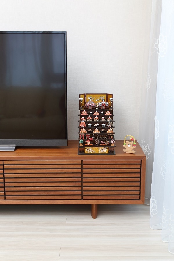 コンパクトなのに本格的！マンションでも飾れる丹青堂の段飾り雛人形