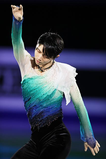 羽生結弦のポストカードブックを2冊同時に発売！ 華麗な演技写真から