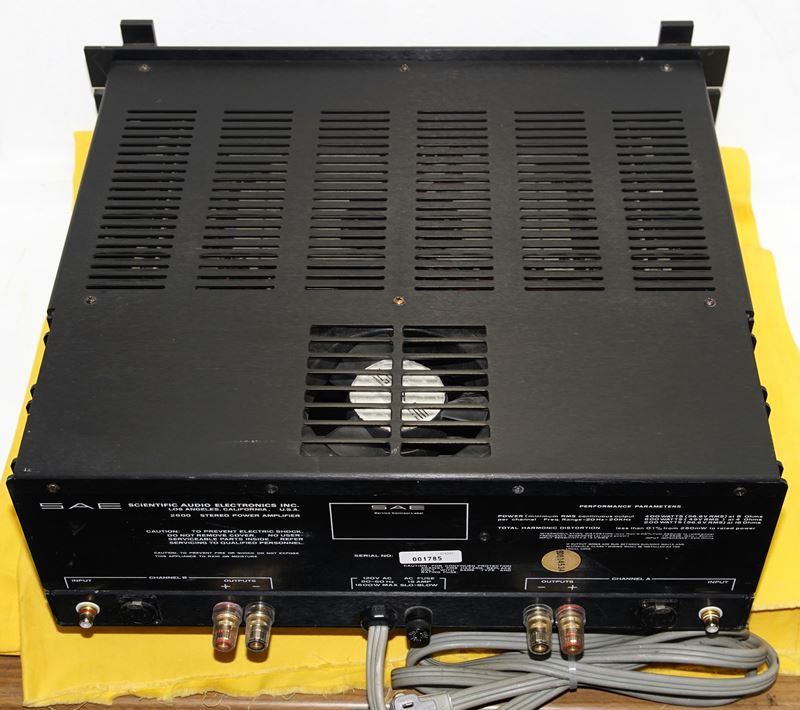 SAE 2600 パワーアンプ