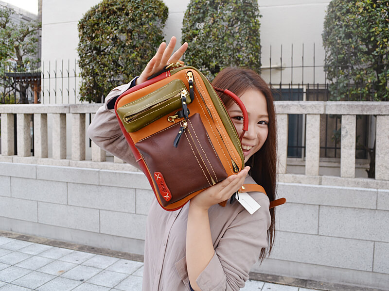 マルチカラーの鞄、大阪店にもありますよー！｜革鞄・革小物のHERZ公式通販