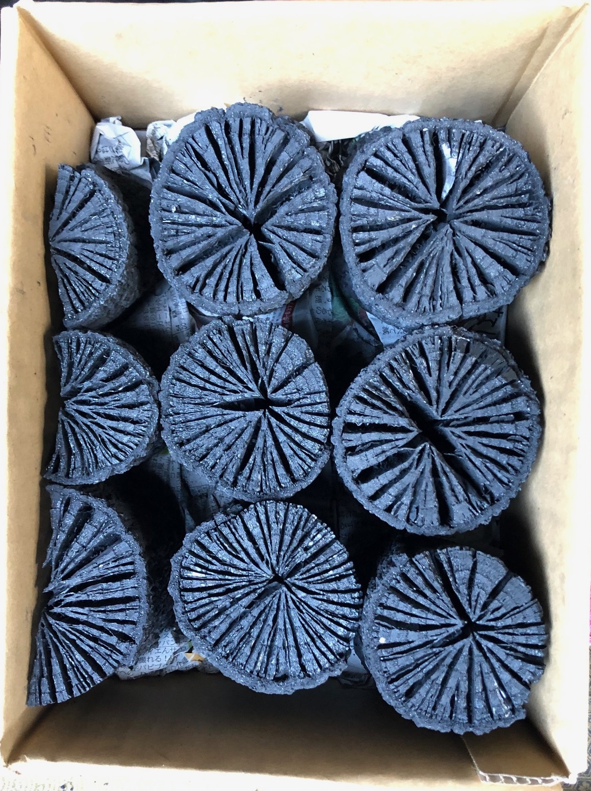 能勢菊炭 火鉢炭 全国唯一 能勢菊炭、池田炭窯元直営店 炭販売｜能勢さ