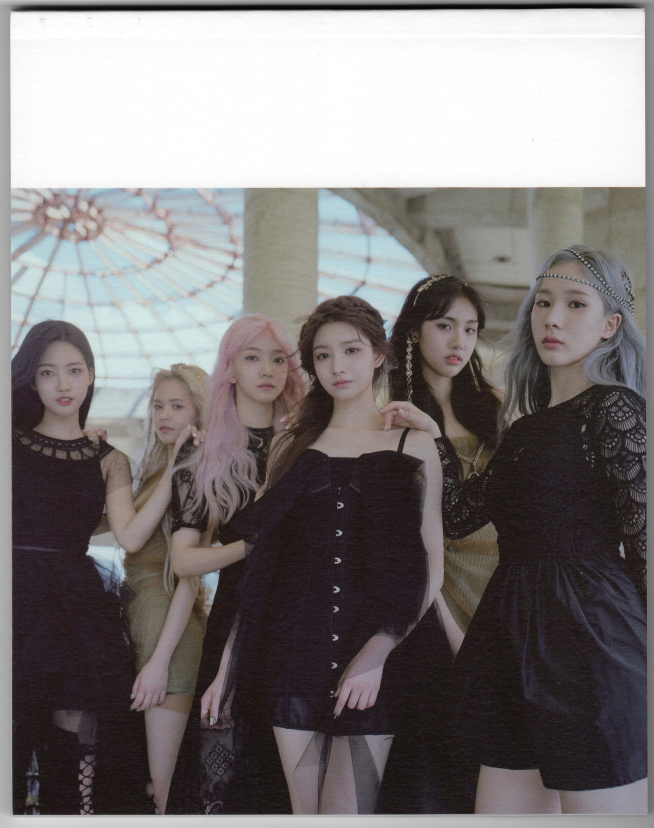 Scans of my Everglow “Hush” album - Onda cover + extras I actually