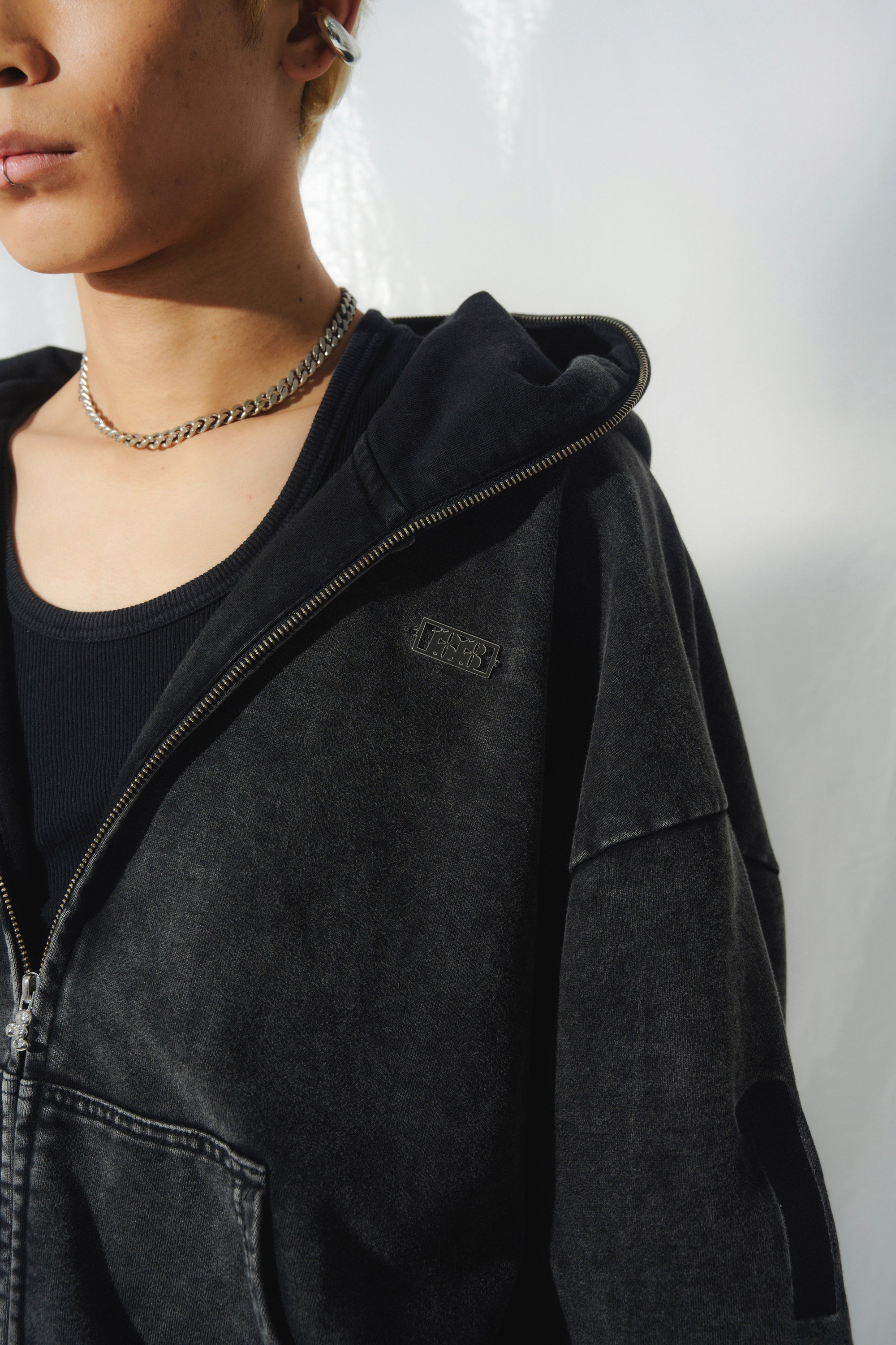 SYMBOL LOGO ZIP HOODIE black – 1818