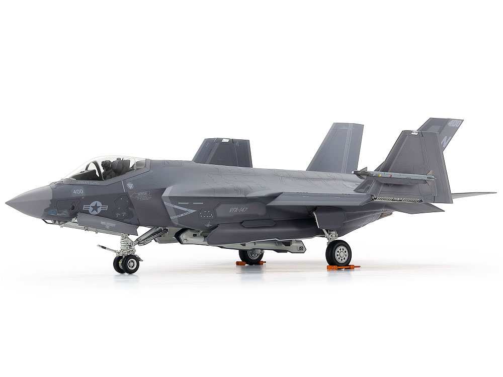 1/48 ロッキード マーチン F-35C ライトニングII: スケールモデル
