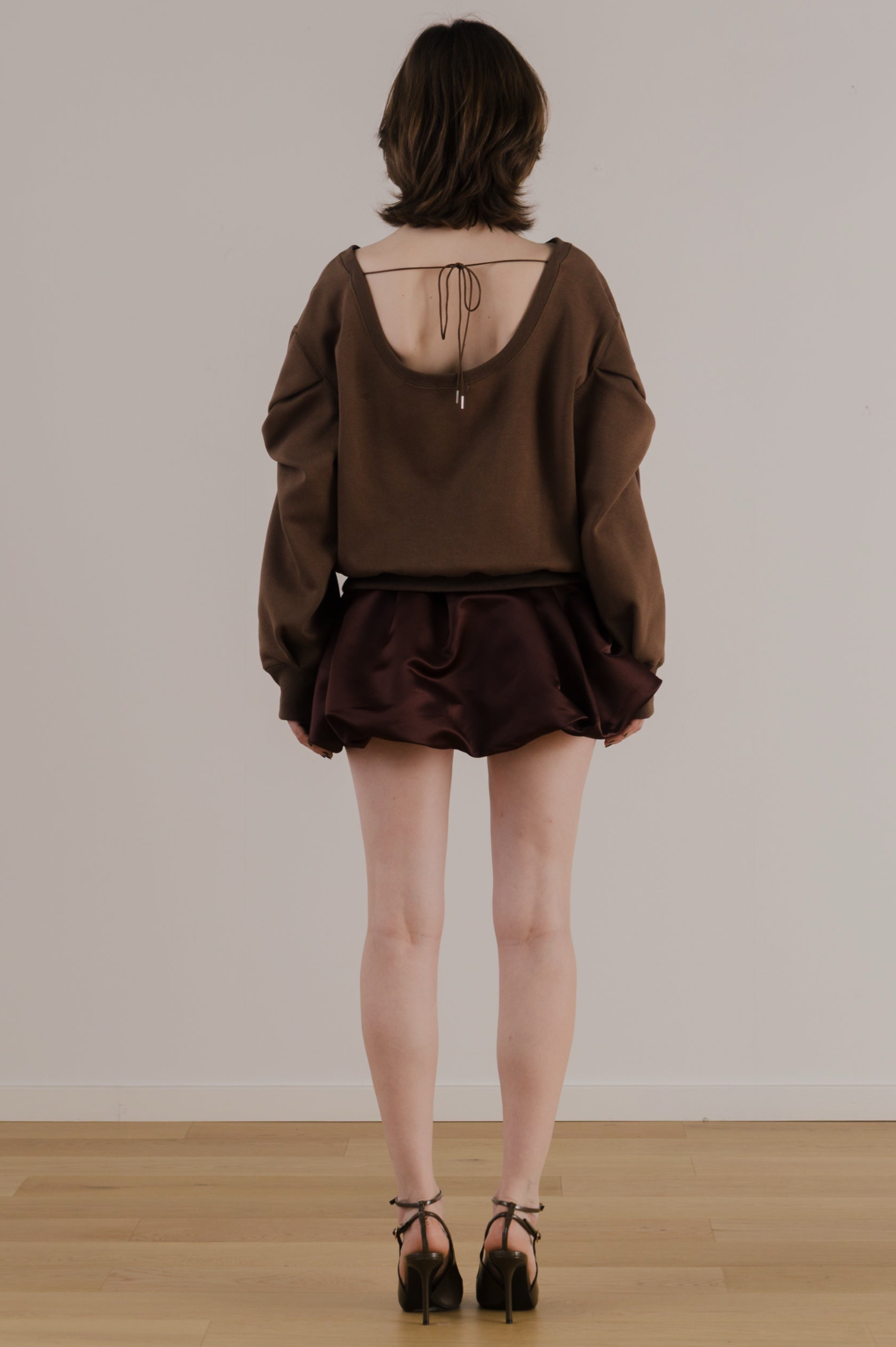 Opern Off-shoulder Sweat – THE TOÉ