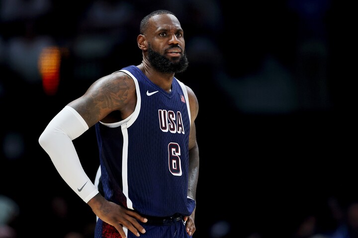レブロンがパリ五輪アメリカ代表の旗手に！自国NBA選手では初の大役へ