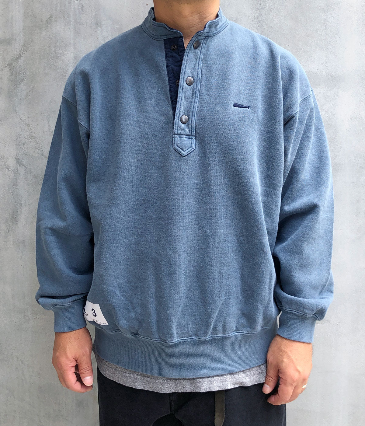 DESCENDANT/VOIL HENLEY NECK PIGMENT DYE (BLUE)