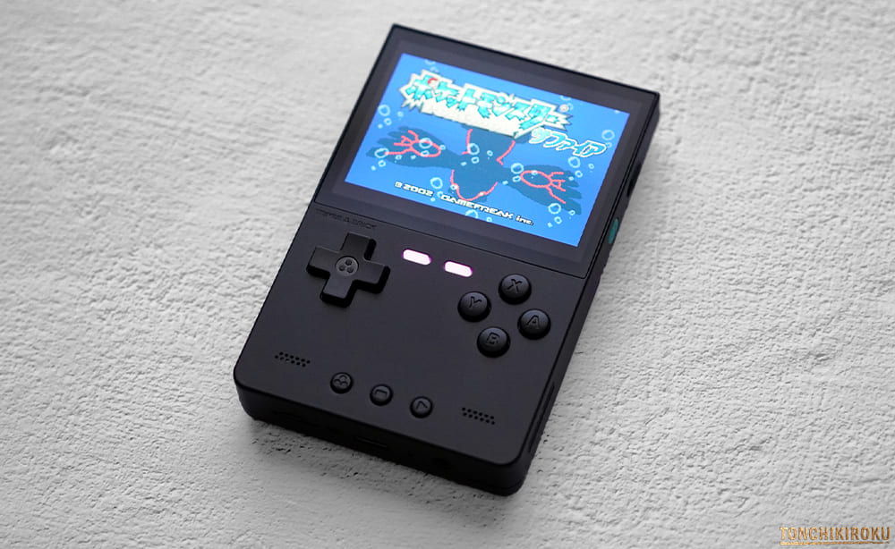 中華ゲーム機「Trimui Brick」レビュー｜小型軽量＆斬新なLEDライト