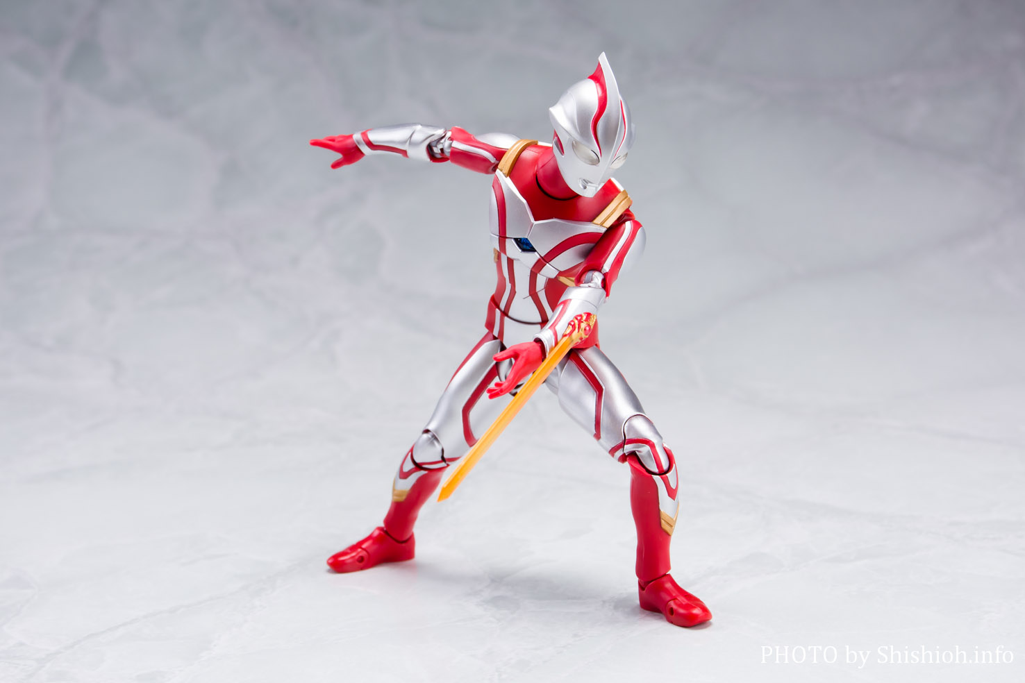 レビュー】S.H.Figuarts(エス.エイチ.フィギュアーツ) ウルトラマン