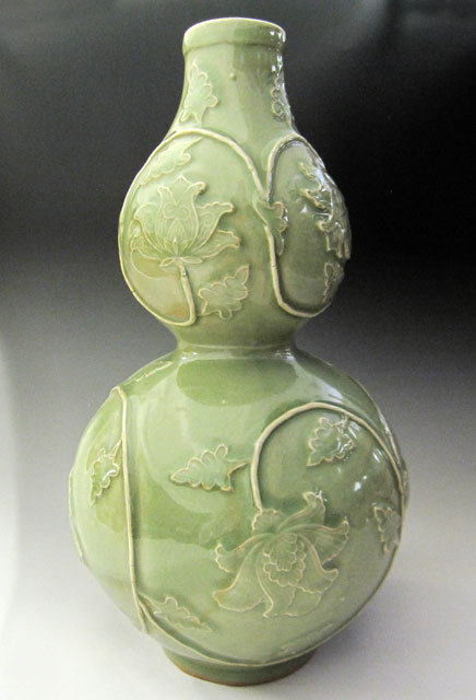 R105 緑釉が枝に絡みつく 花瓶（かびん）陶磁器 アンティーク R105 緑