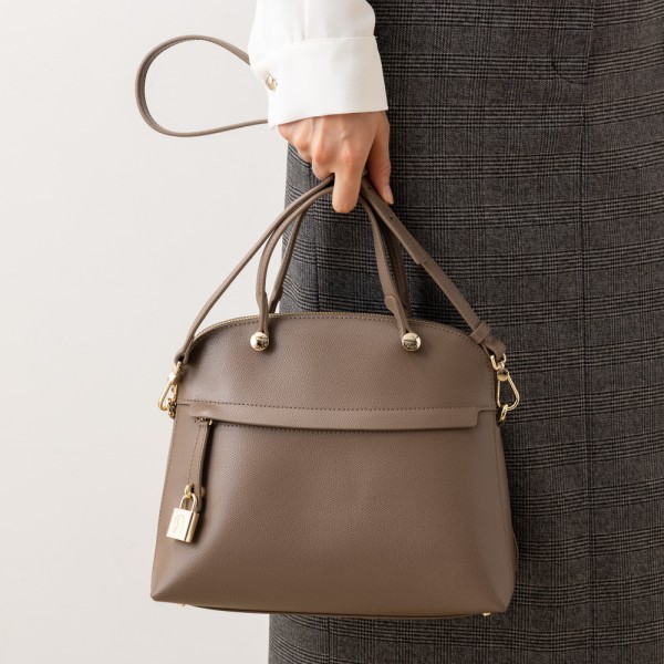 楽天市場】フルラ ハンドバッグ ショルダーバッグ パイパー ベージュ