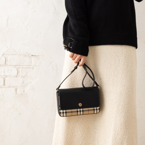 楽天市場】バーバリー ショルダーバッグ ハンプシャー ブラック