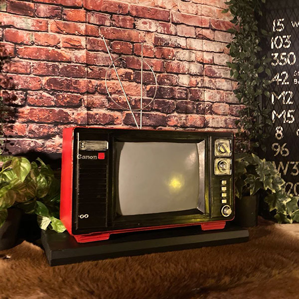 楽天市場】大特価!! ｢レトロカルチャー｣!! ブリキ製 昭和のブラウン管