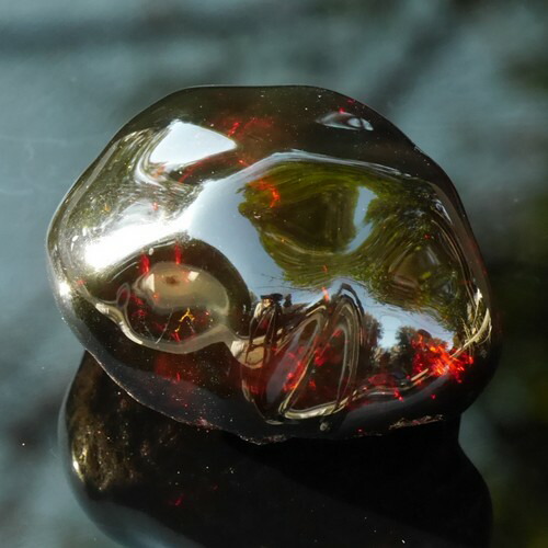 天然化石 琥珀 チェリーレッド ブルー アンバー 宝石 原石 天然石 鑑賞