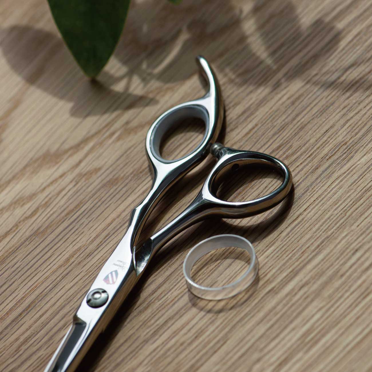 楽天市場】【送料無料】自宅でもプロ仕上げ 失敗しないハサミ 5.5 inch