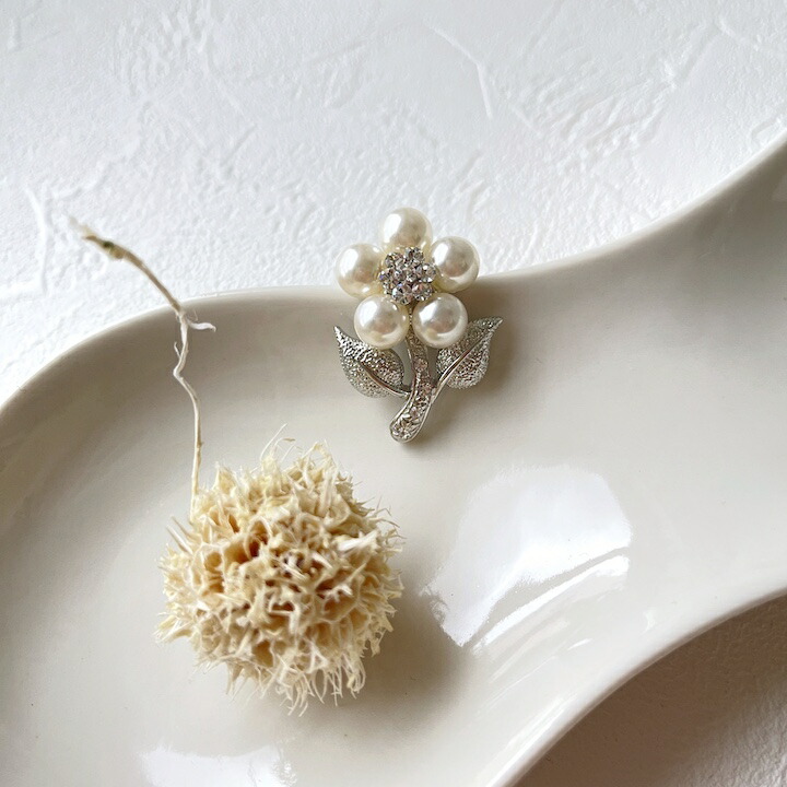 楽天市場】【本日ワンダフルデーP2倍】花 ブローチ パール 花モチーフ