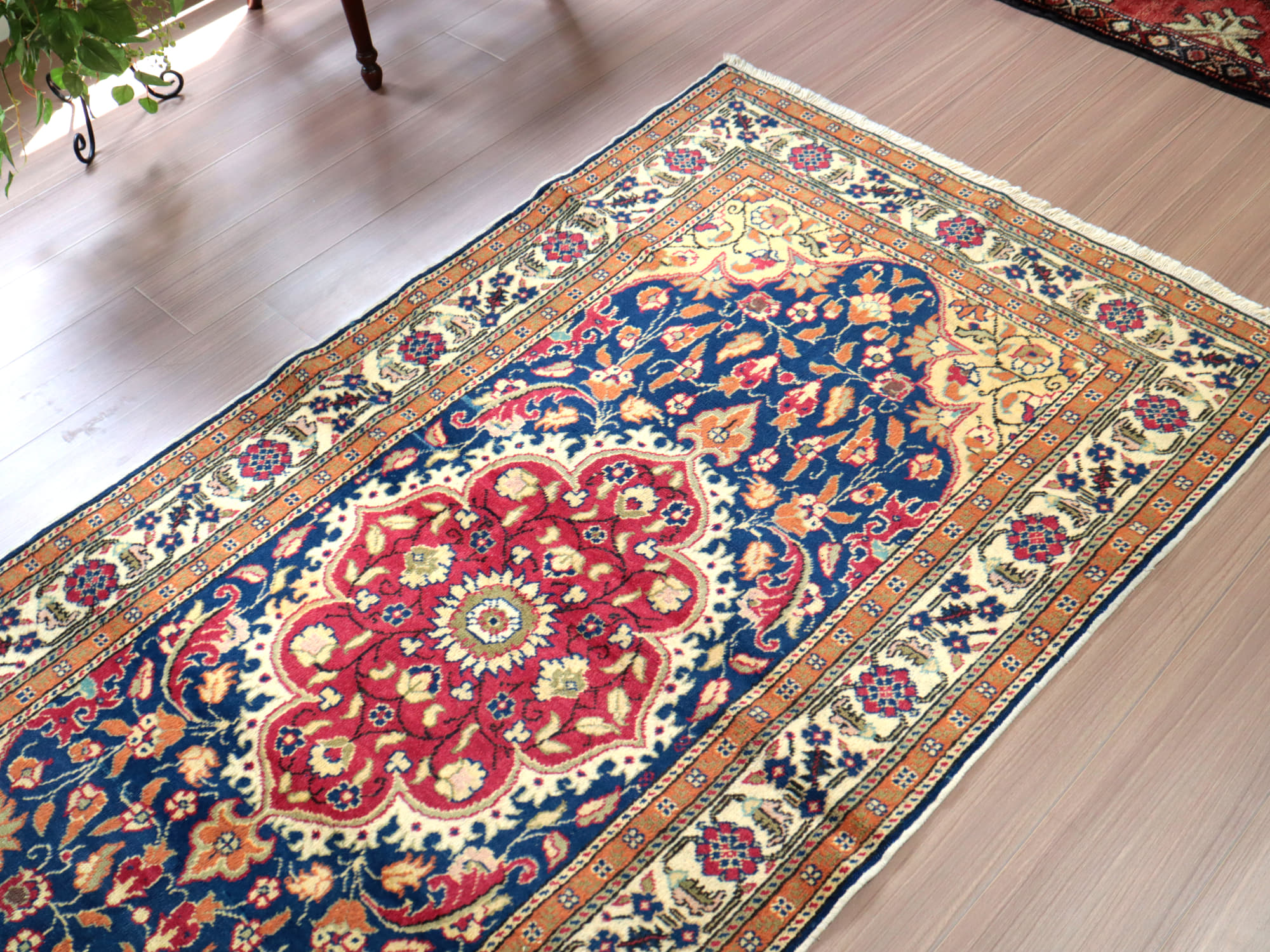 楽天市場】トルコ 手織り絨毯 189×99cmコンヤ地方のフラワーメダリオン