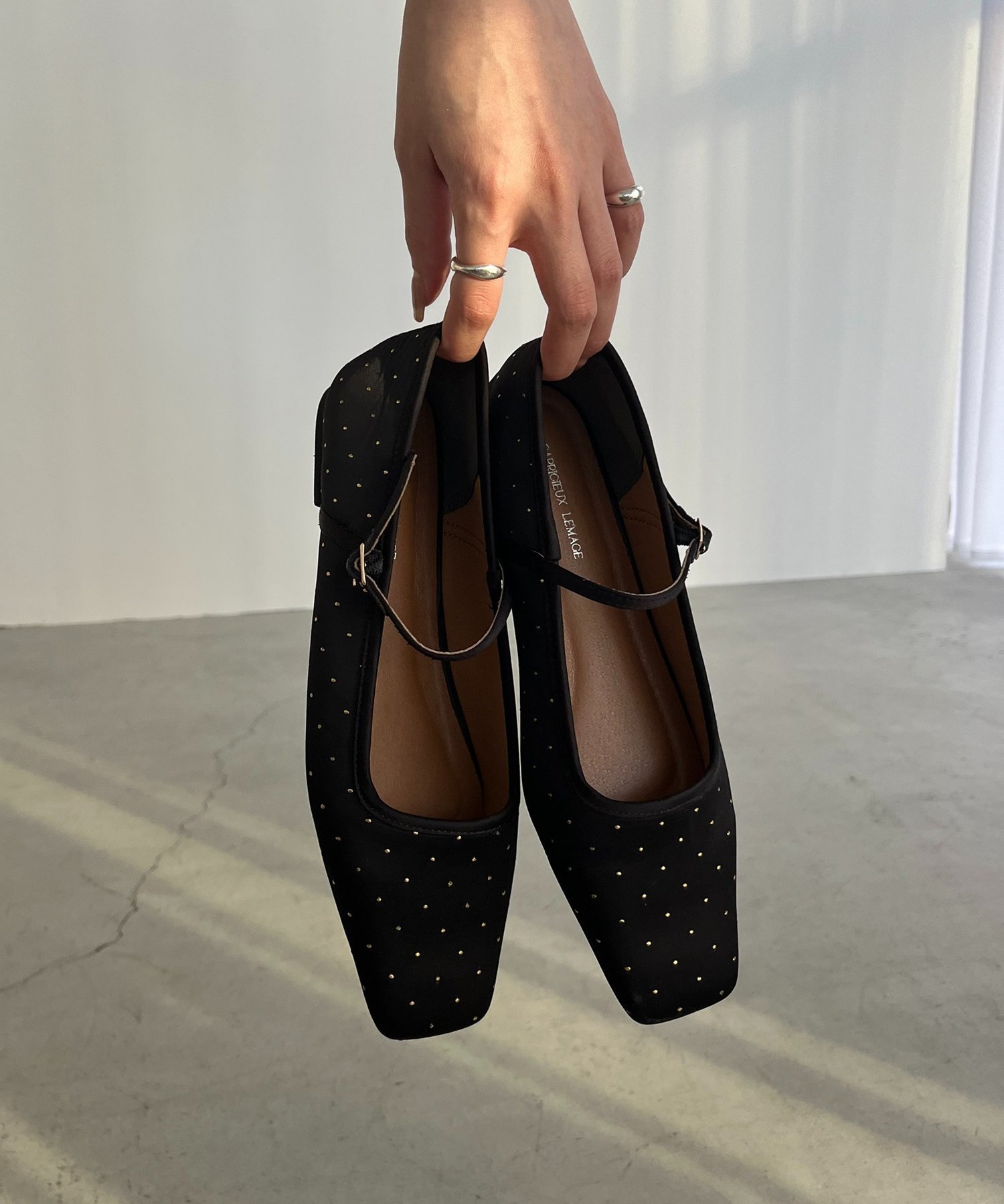 CAPRICIEUX LE'MAGE｜【話題の人気シューズが再登場!】ドットフラット