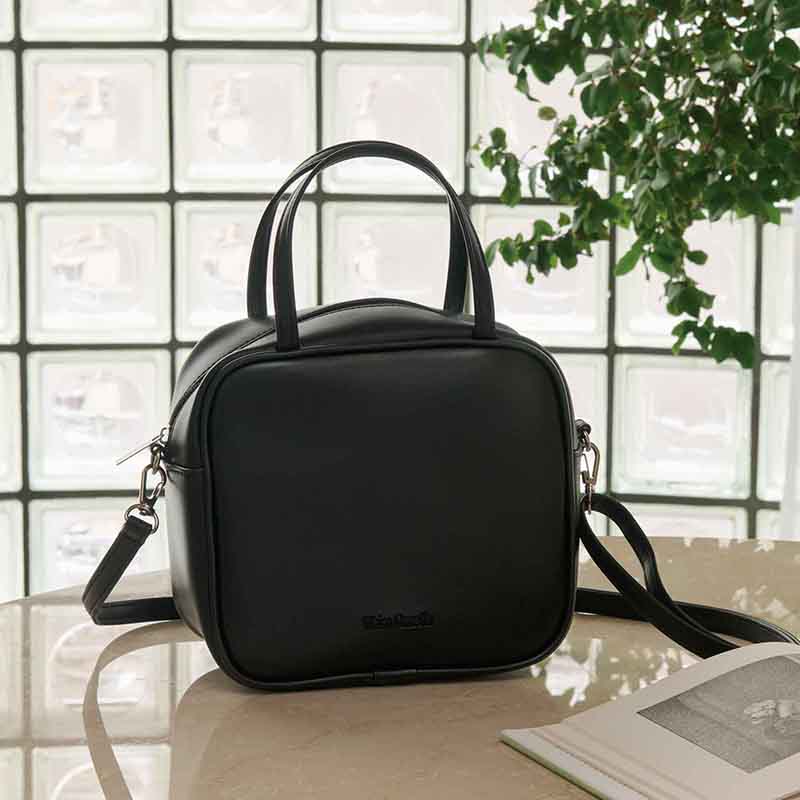 シンセティックレザー素材の高見えバッグが付録、オトナミューズ 5月号