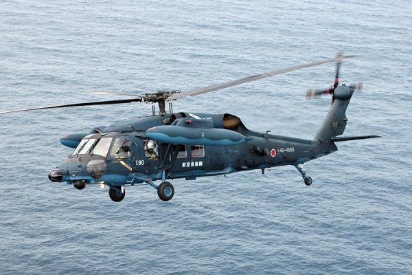 蝶野さん「こんなデカイの飛ぶのか」百里基地で「ブラックホーク」に