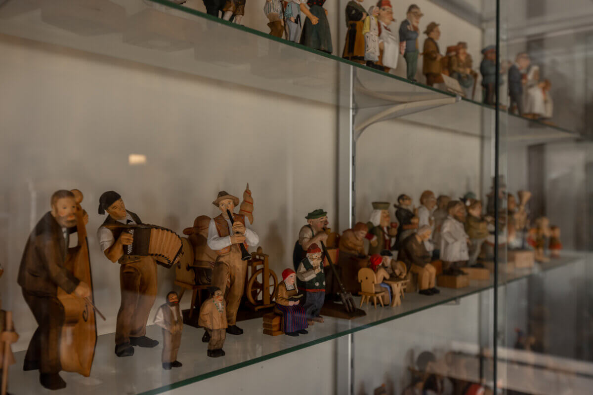 山本鼎と「農民美術」 かわいいこっぱ人形をおみやげに | 信州上田観光協会