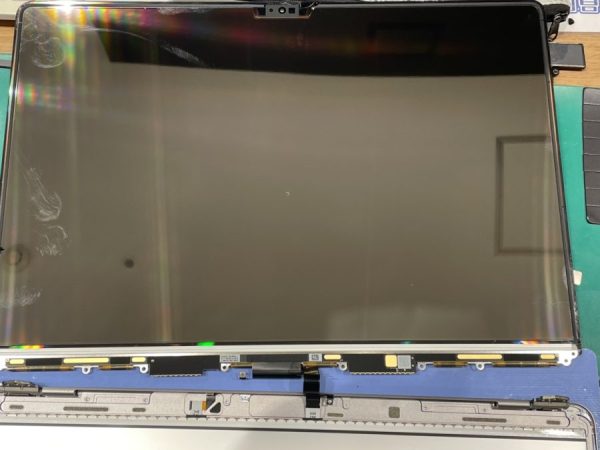 正規修理は10万円(_ _;)】Macbook Air 2022(M2)の画面割れ修理を正規