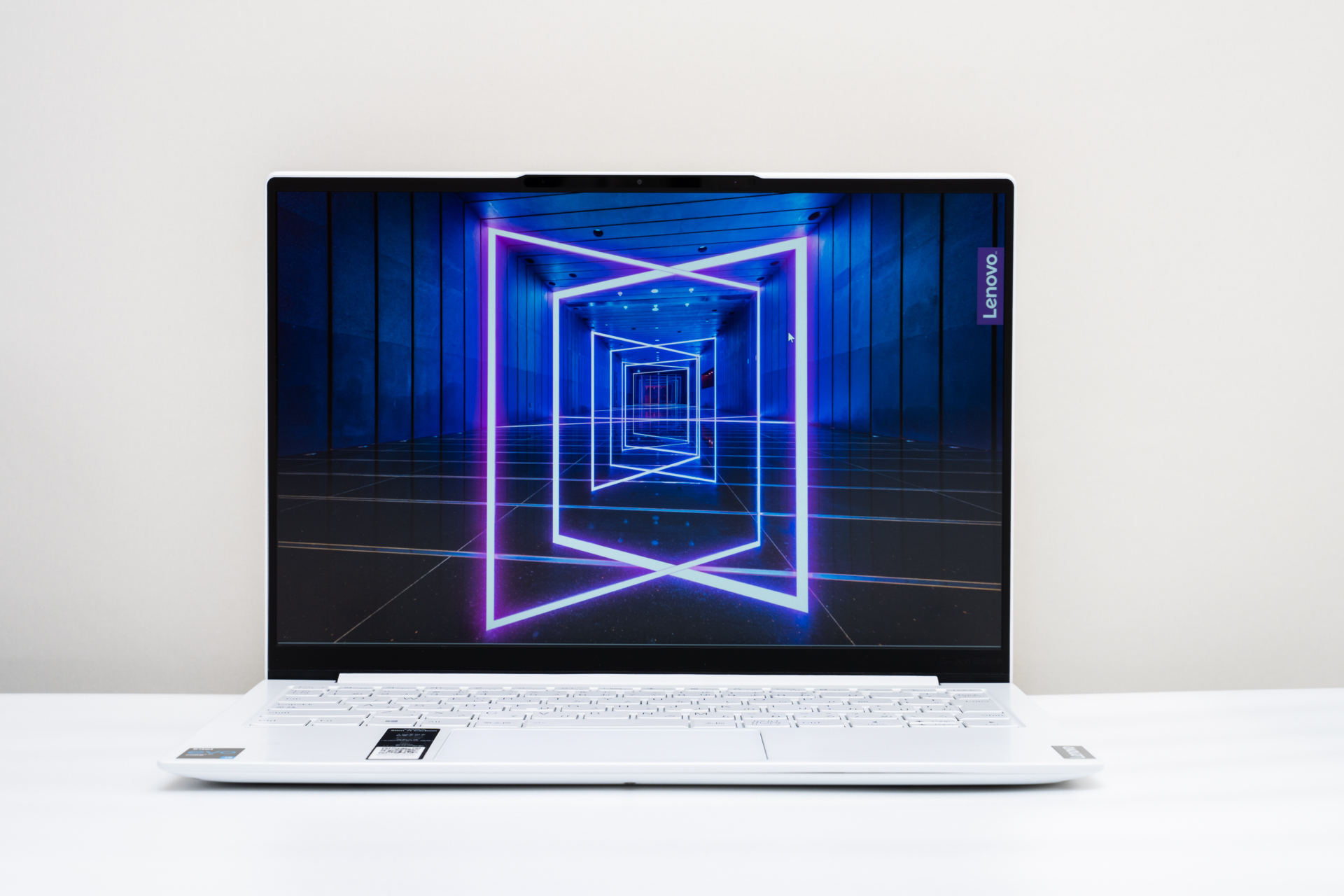 Lenovo Yoga Slim 750i Carbonレビュー白を基調としたホワイトカーボン