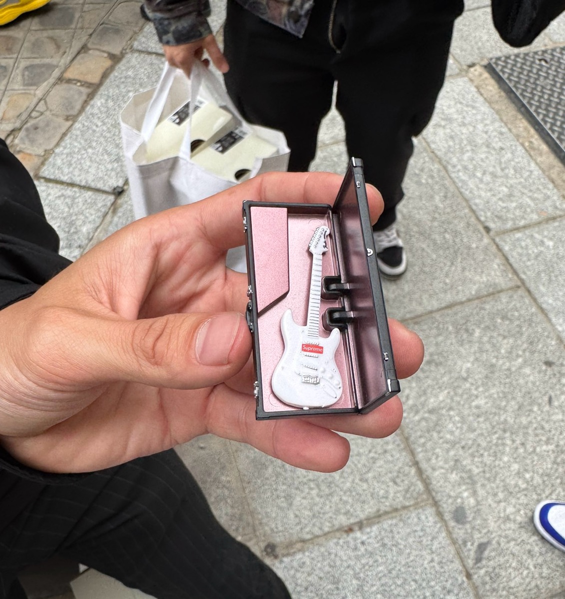 Supreme x Bandai ガシャポンマシンが 25FW Week2 国内9月6日より店舗