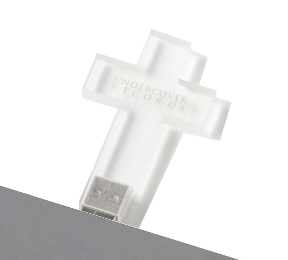 Mars89 × UNDERCOVER】十字架型のUSBメモリスティックが6月13日に発売
