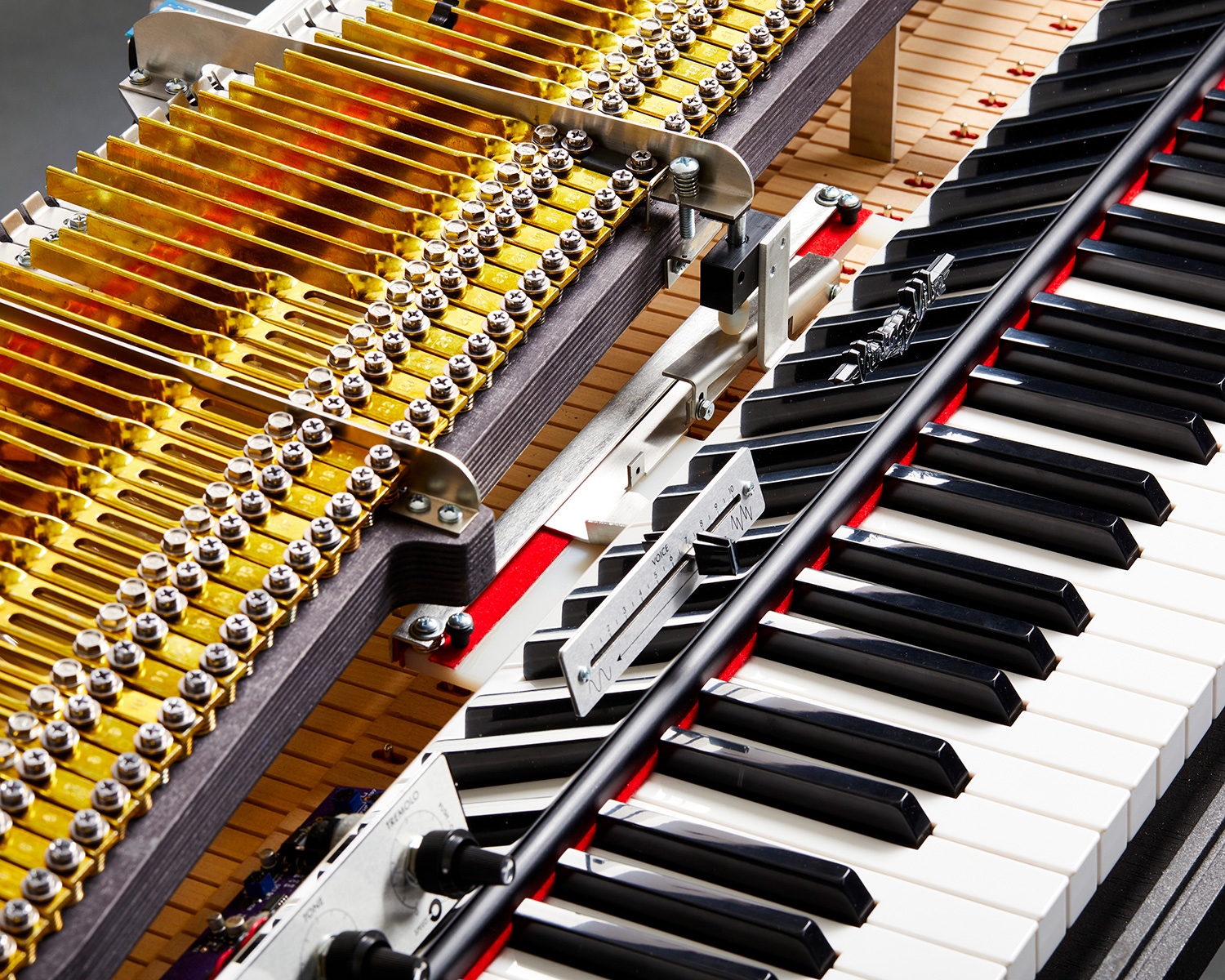 Vintage Vibe 64-Key Piano - Vintage Vibe Classic 64-Key Piano