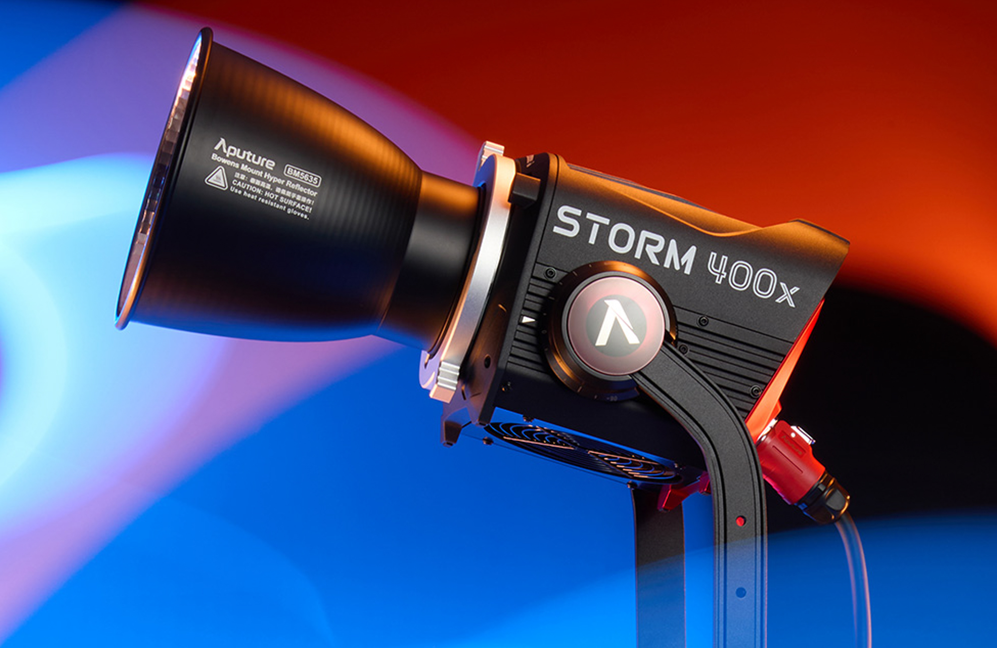 アガイ商事、Aputureの LEDスポットライト「STORM 400x」と専用