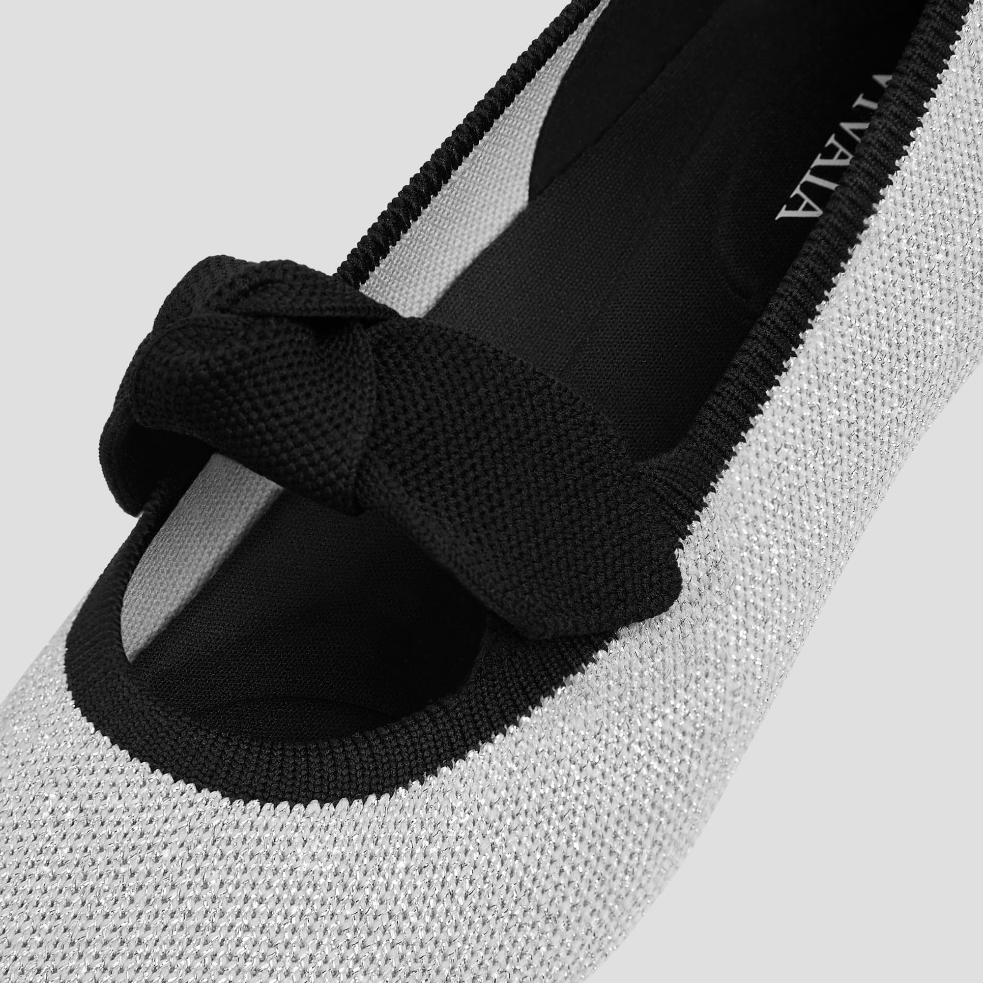 Addriane] ポインテッドトゥ リボン付き フラットシューズ – VIVAIA JAPAN