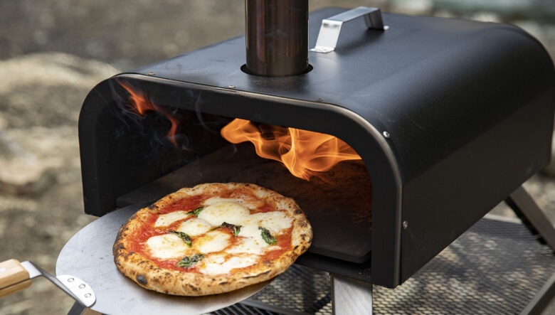 450℃ の最大火力でお店レベルのクオリティが出せる。ピザ窯専門