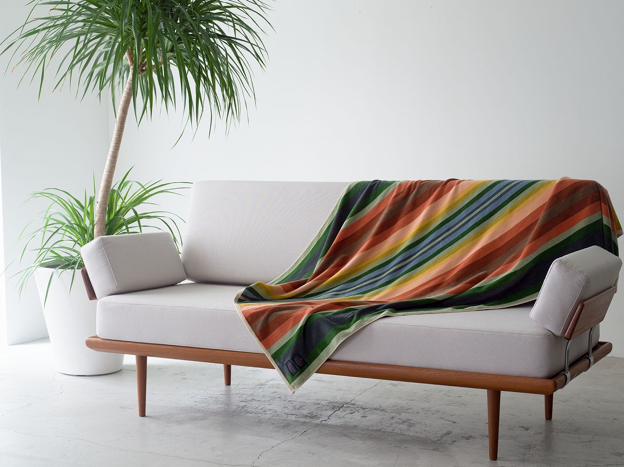 ネイティブ感をランダムストライプで表現した、ロンハーマン × ペン