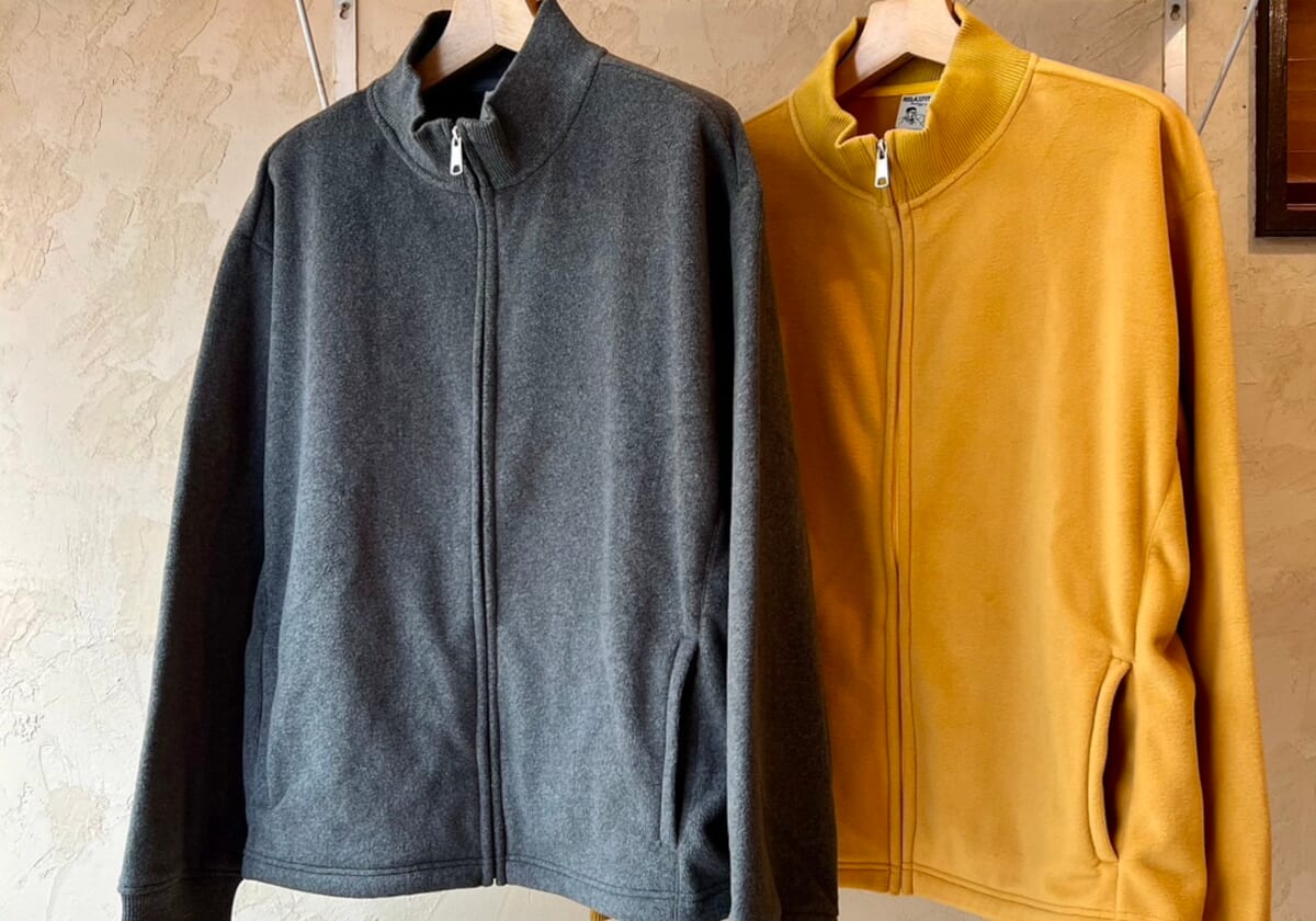 リラックスフィットの新作は、品よく着られるオトナ顔フリース