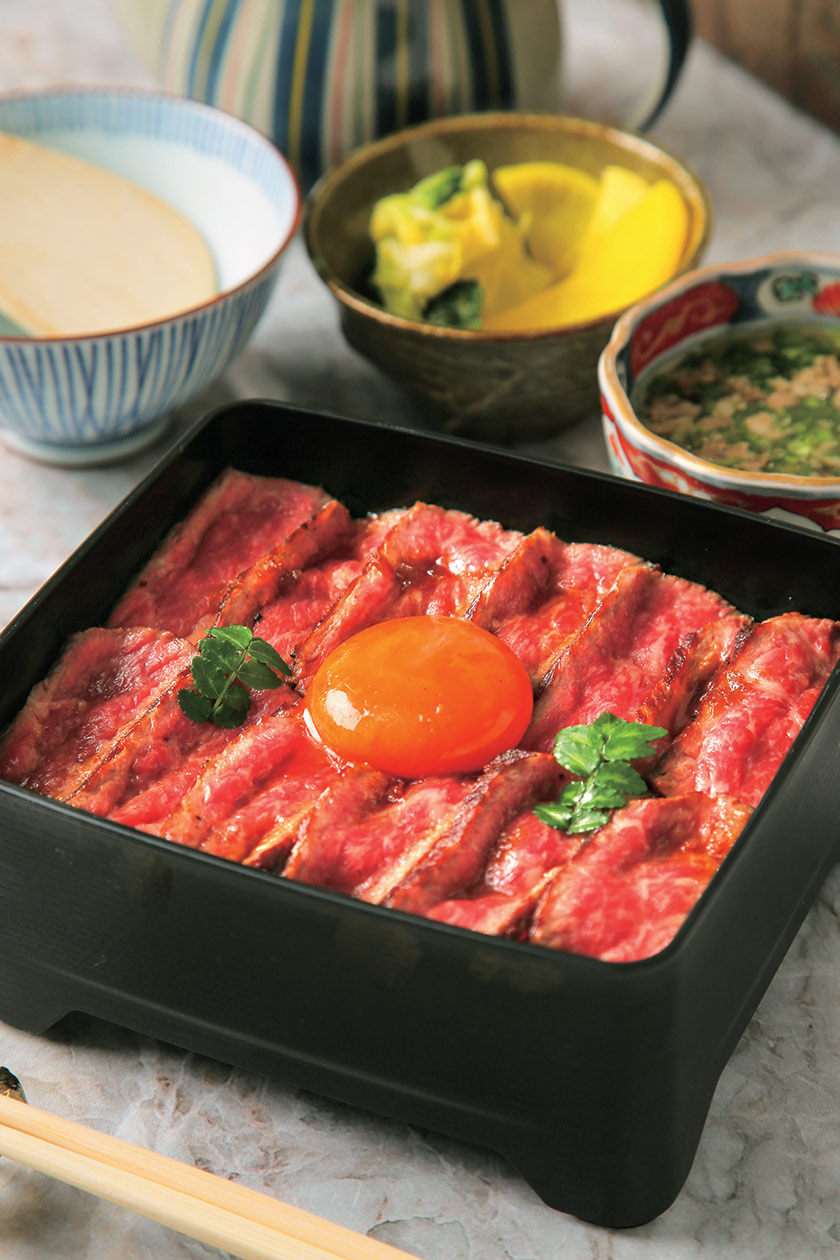 最上級の黒毛和牛だけを使用肉のうま味あふれる重箱ランチ | タウン