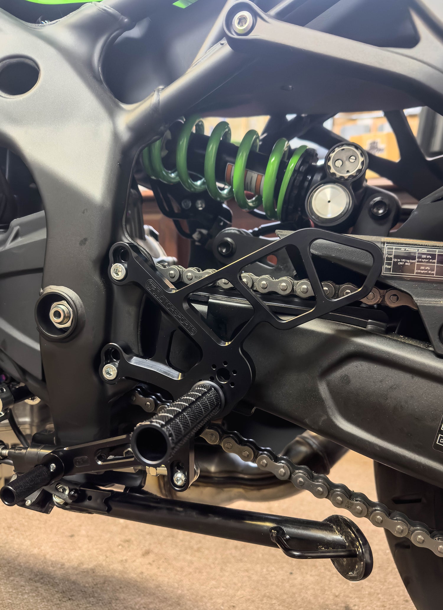 05-0137_onbikeL_1500x.jpg?v=