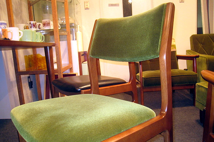 カリモク60 アームレスダイニングチェア（モケットグリーン） | collect