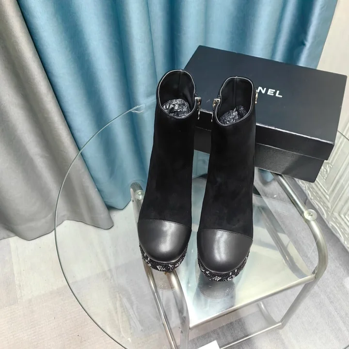 シャネルショートブーツ レザー ハイヒール ブラック 黒 高級感 Chanel